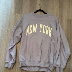 Brandy Melville New York Graphic Sweatshirt - Lavender and Cream